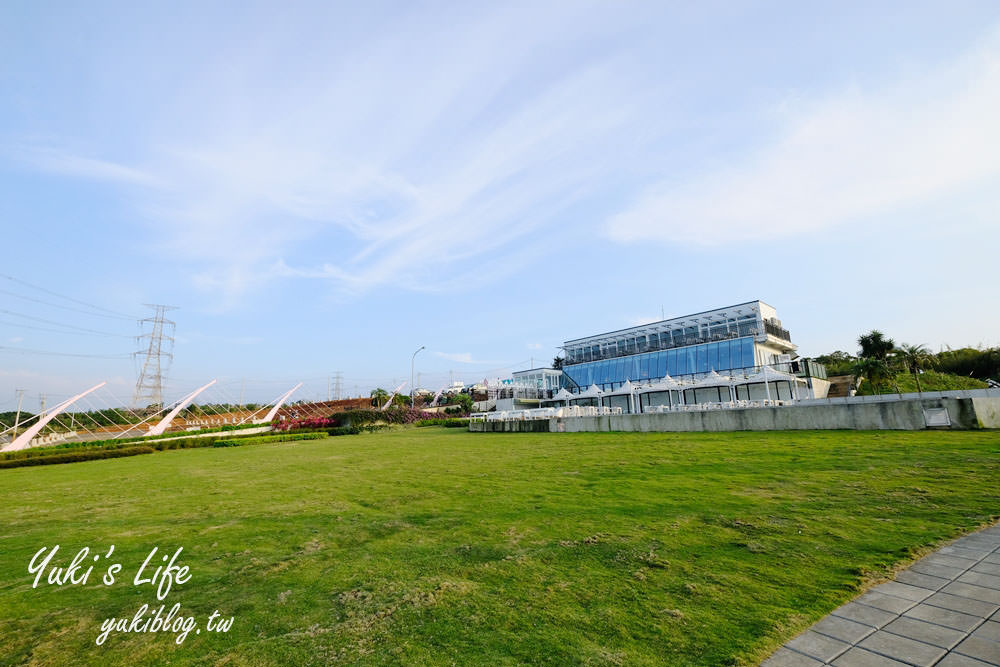 新竹湖口夜景餐廳【夏季三角景觀咖啡廳】戶外浪漫造景賞夕陽×大草皮好療癒 - yuki.tw