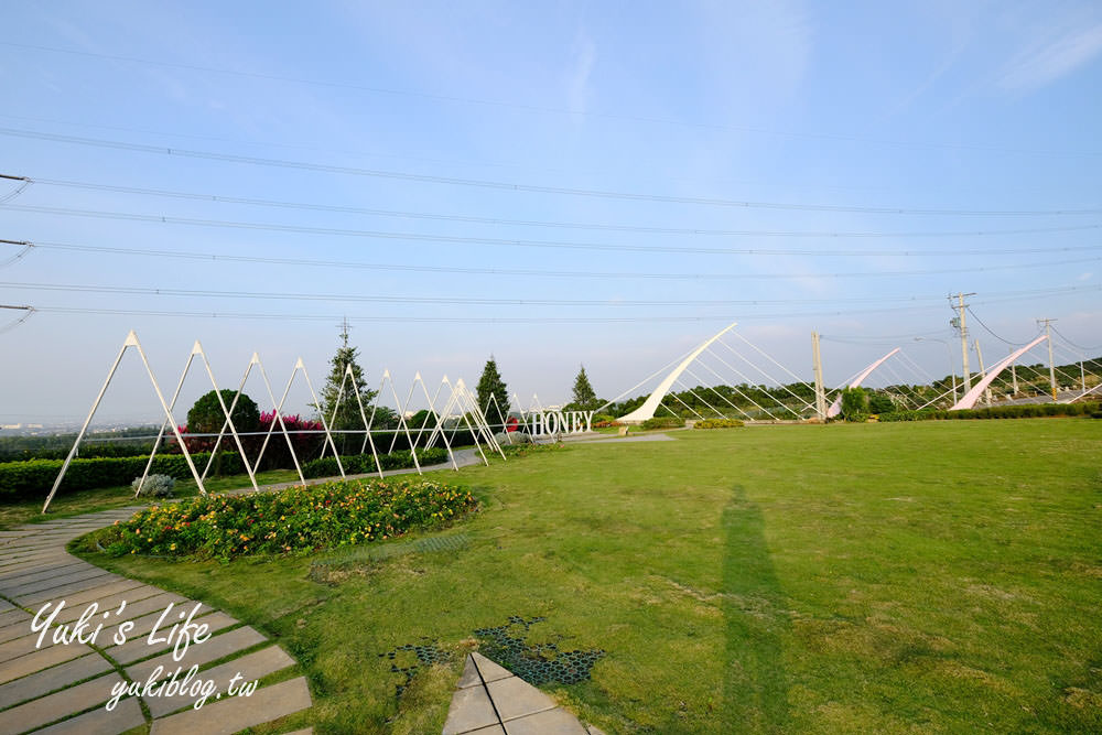 新竹湖口夜景餐廳【夏季三角景觀咖啡廳】戶外浪漫造景賞夕陽×大草皮好療癒 - yuki.tw