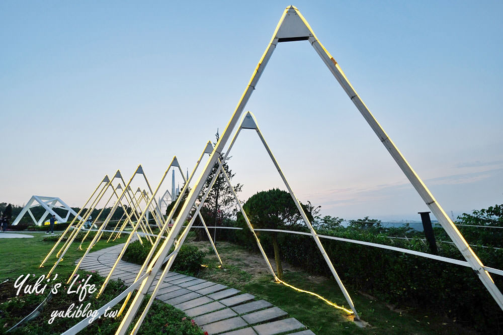 新竹湖口夜景餐廳【夏季三角景觀咖啡廳】戶外浪漫造景賞夕陽×大草皮好療癒 - yuki.tw