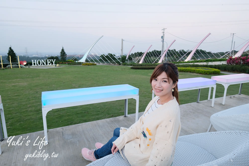 新竹湖口夜景餐廳【夏季三角景觀咖啡廳】戶外浪漫造景賞夕陽×大草皮好療癒 - yuki.tw