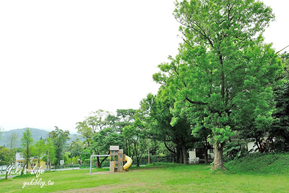 台北士林美食【凱莉餐廳】陽明山大草皮美式餐廳×吃炸雞、親子戶外溜滑梯 - yuki.tw