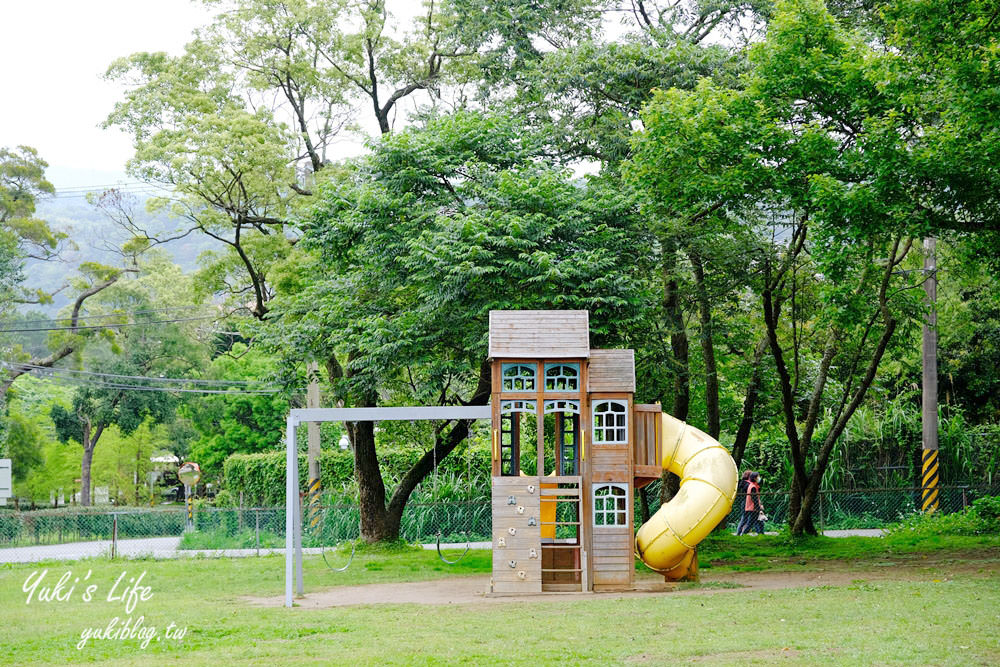 台北士林美食【凱莉餐廳】陽明山大草皮美式餐廳×吃炸雞、親子戶外溜滑梯 - yuki.tw