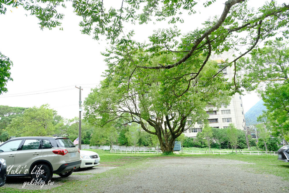 台北士林美食【凱莉餐廳】陽明山大草皮美式餐廳×吃炸雞、親子戶外溜滑梯 - yuki.tw