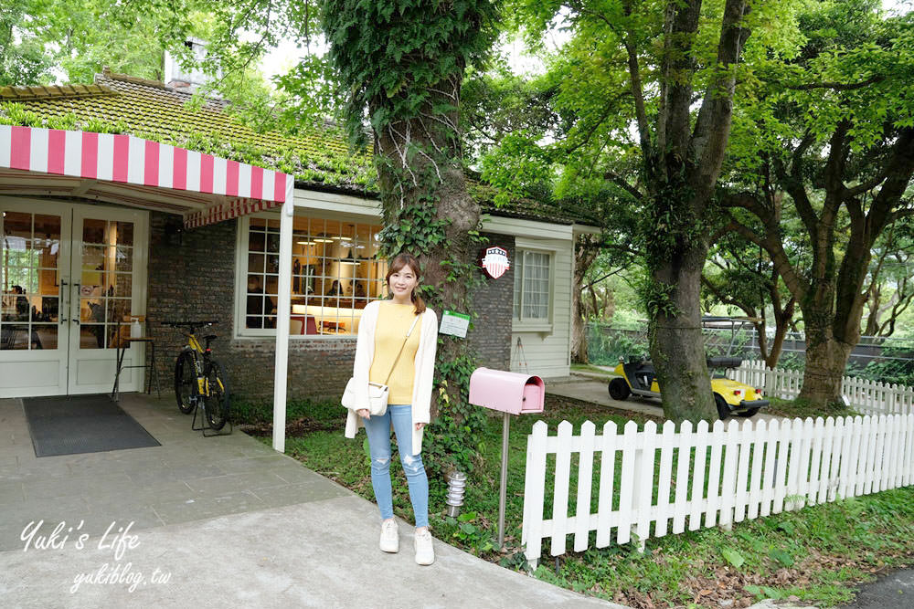 台北士林美食【凱莉餐廳】陽明山大草皮美式餐廳×吃炸雞、親子戶外溜滑梯