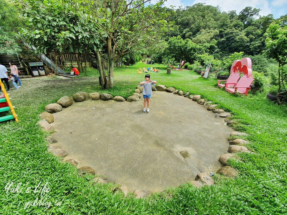 新北八里柚香農場(桃樂絲森林餐廳)小動物親子景觀餐廳、草皮沙坑、免門票 - yuki.tw