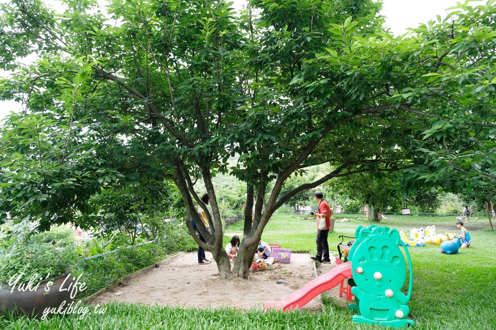 新北八里柚香農場(桃樂絲森林餐廳)小動物親子景觀餐廳、草皮沙坑、免門票 - yuki.tw