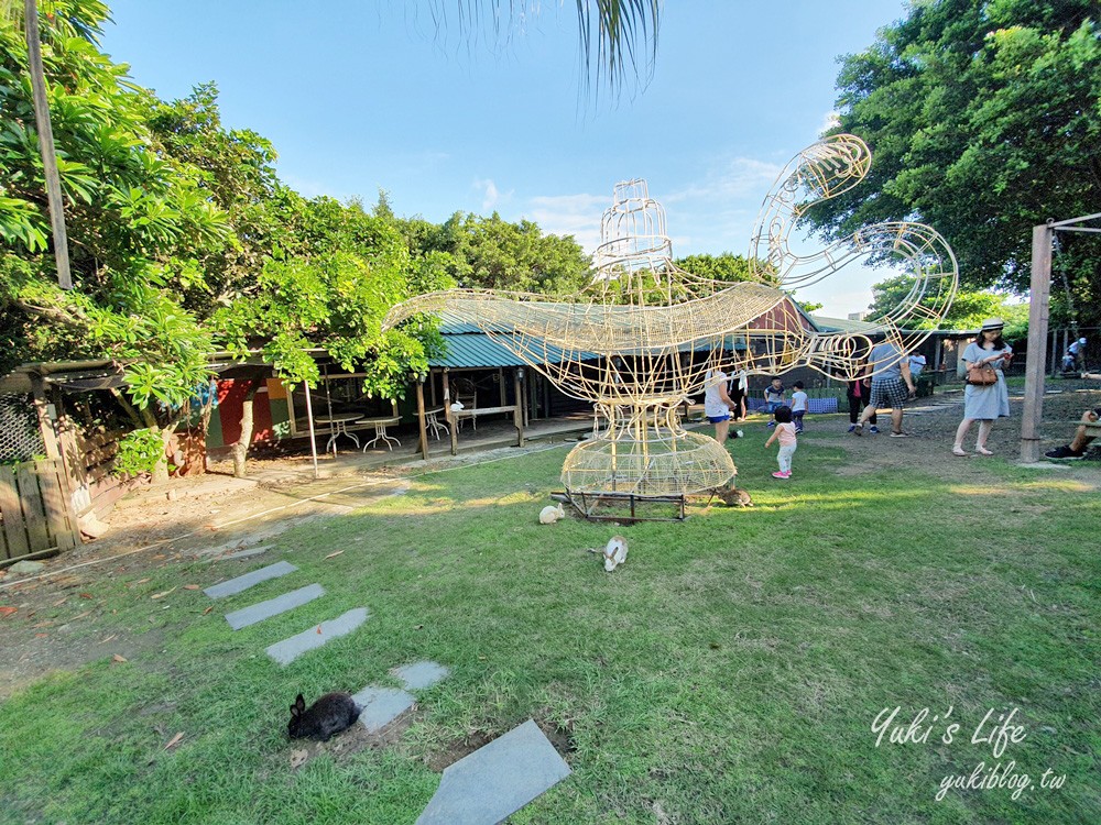 新北【TO House兔子親子庭園餐廳】餵兔子超療癒×十三行博物館附近美食 - yuki.tw