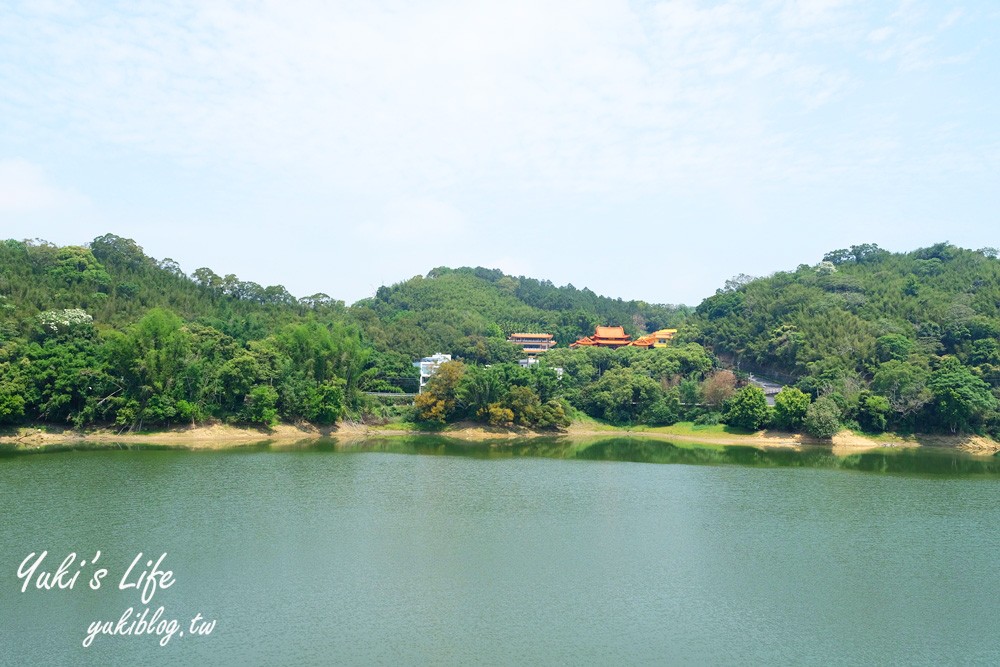 苗栗景點【日新島】吊橋湖中島親子景點×水榭樓台景觀咖啡廳~明德水庫自然風光散步去 - yuki.tw