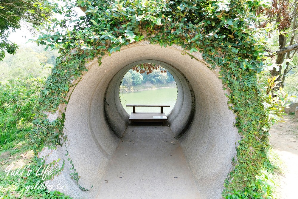 苗栗景點【日新島】吊橋湖中島親子景點×水榭樓台景觀咖啡廳~明德水庫自然風光散步去 - yuki.tw