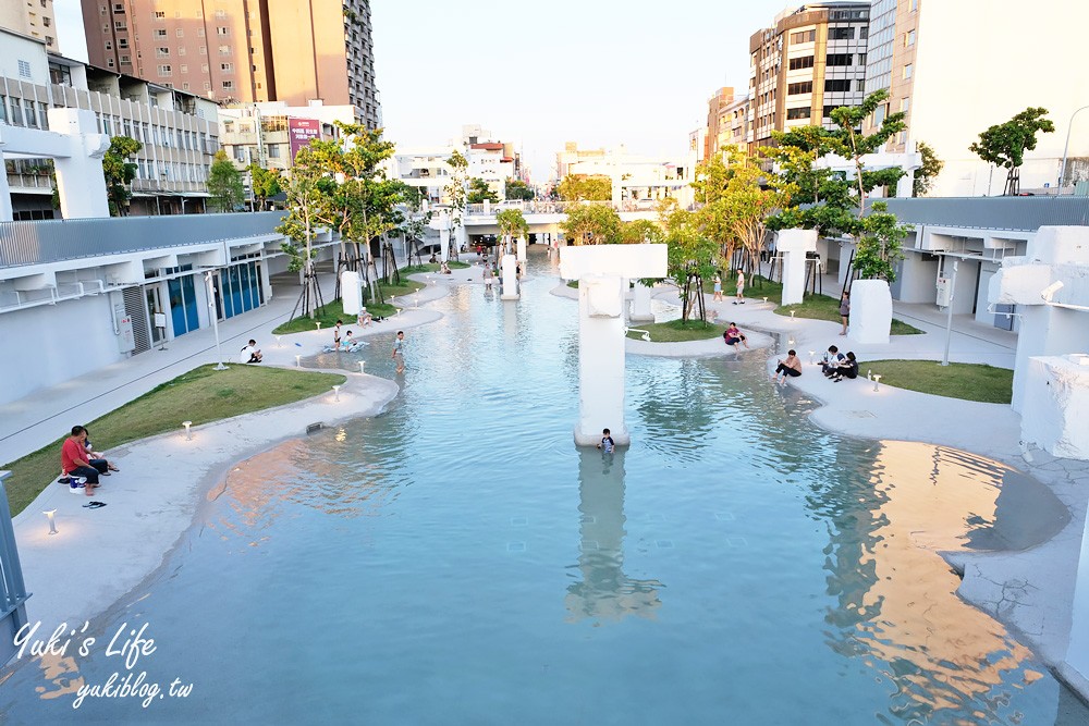 台南免費親子景點【河樂廣場】親子玩水、約會賞夕陽~台南一日遊必訪 - yuki.tw