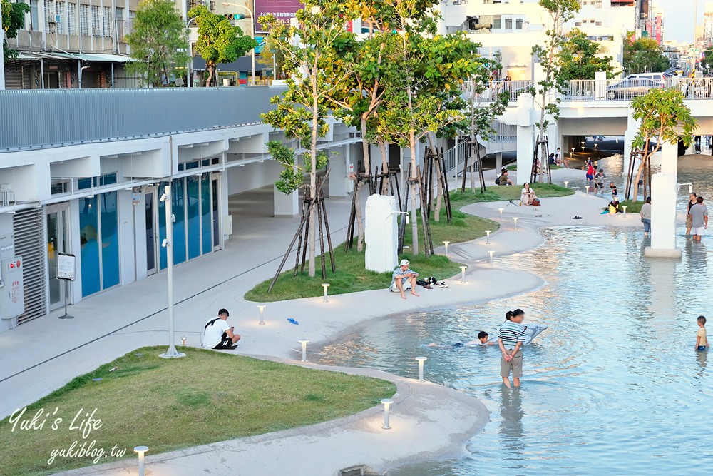 台南免費親子景點【河樂廣場】親子玩水、約會賞夕陽~台南一日遊必訪 - yuki.tw