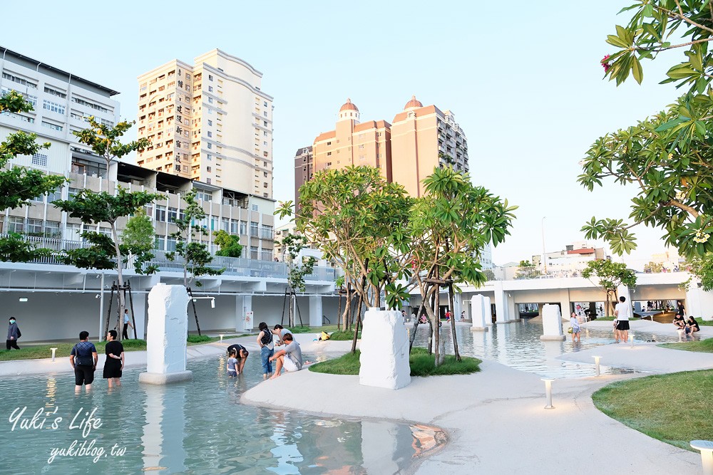 台南免費親子景點【河樂廣場】親子玩水、約會賞夕陽~台南一日遊必訪 - yuki.tw