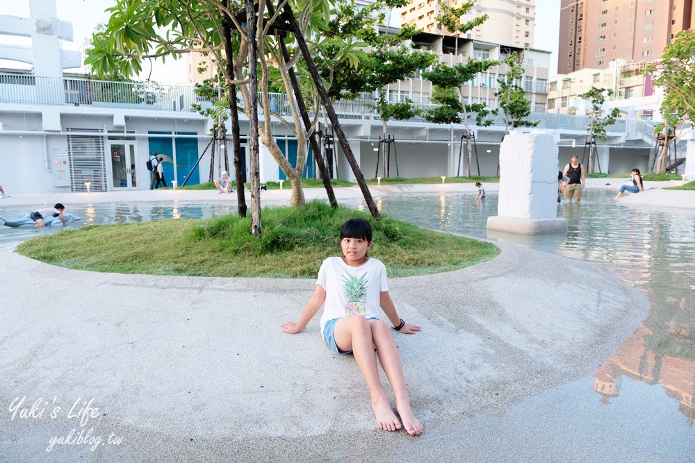 台南免費親子景點【河樂廣場】親子玩水、約會賞夕陽~台南一日遊必訪 - yuki.tw