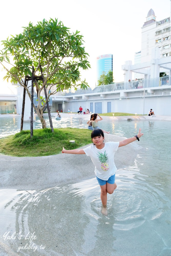 台南免費親子景點【河樂廣場】親子玩水、約會賞夕陽~台南一日遊必訪 - yuki.tw