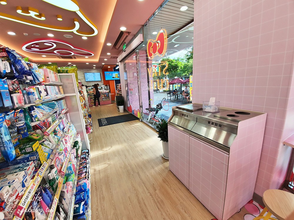 台北西門町┃超萌三麗鷗超商7-11聯名店 Kittty迷必訪打卡景點！(7-ELEVEN六福門市) - yuki.tw