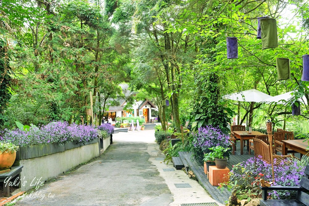 台中新社景點【薰衣草森林】森林旋轉木馬秘境~紫色浪漫花園~約會景觀餐廳 - yuki.tw