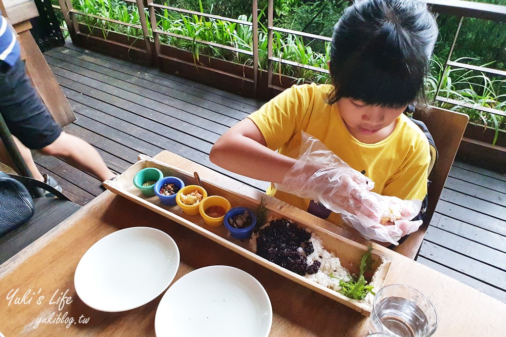 台中新社景點【薰衣草森林】森林旋轉木馬秘境~紫色浪漫花園~約會景觀餐廳 - yuki.tw