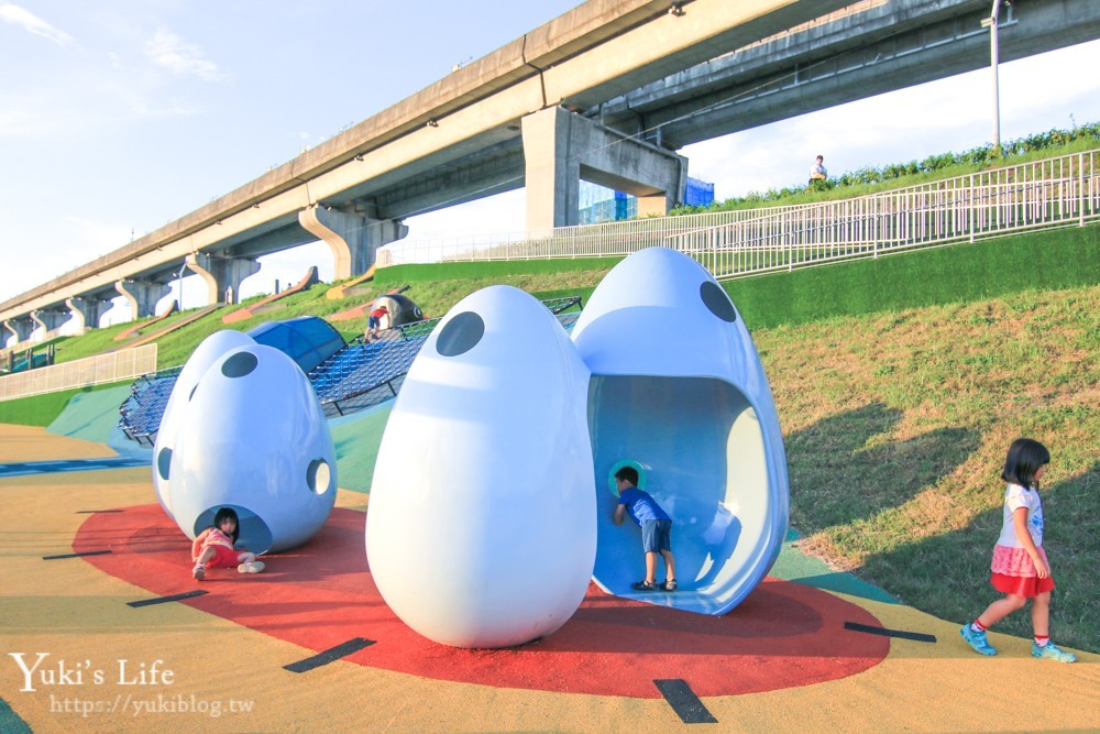 台北親子景點┃新北大都會公園「熊猴森樂園」全台最大31座溜滑梯！捷運三重站特色公園 - yuki.tw