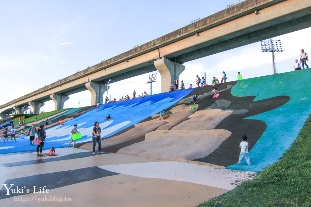 台北親子景點┃新北大都會公園「熊猴森樂園」全台最大31座溜滑梯！捷運三重站特色公園 - yuki.tw