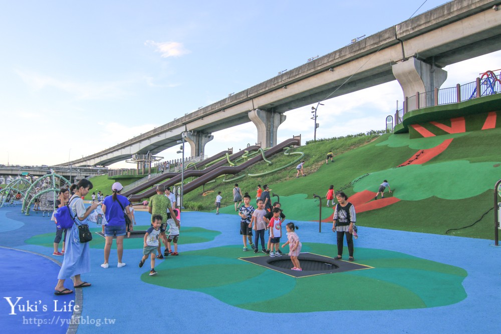 台北親子景點┃新北大都會公園「熊猴森樂園」全台最大31座溜滑梯！捷運三重站特色公園 - yuki.tw