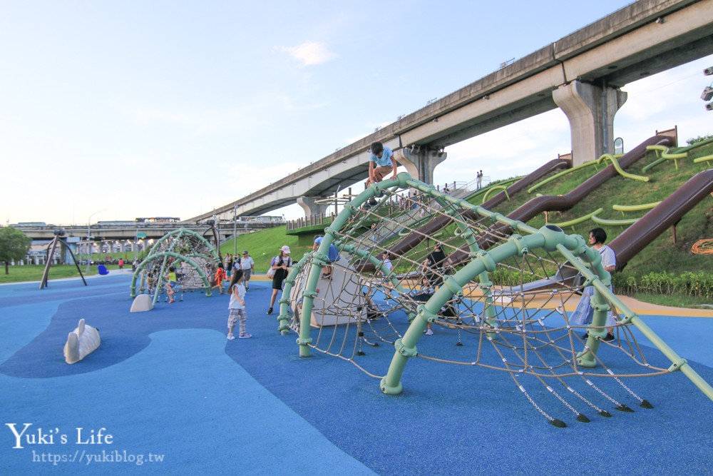 台北親子景點┃新北大都會公園「熊猴森樂園」全台最大31座溜滑梯！捷運三重站特色公園 - yuki.tw