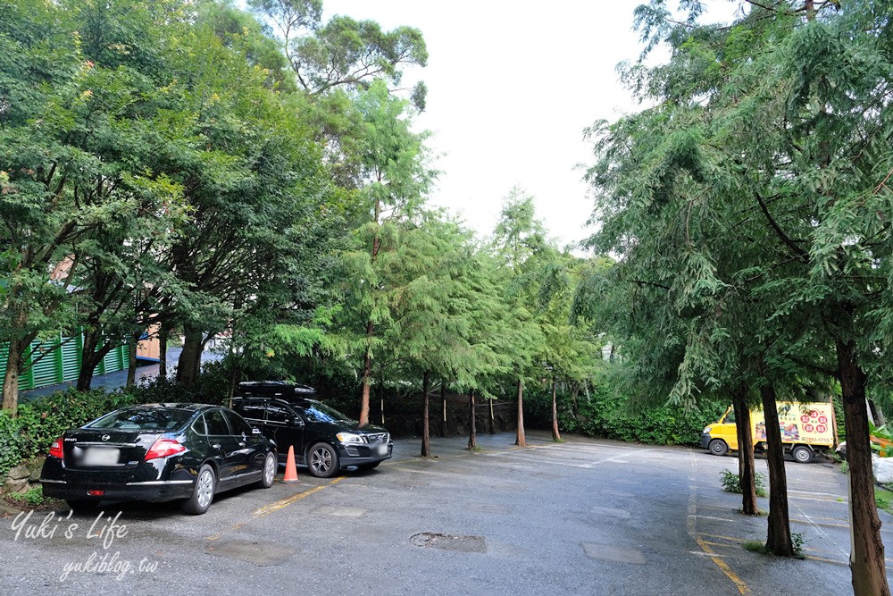 台北景點推薦|草山夜未眠|全新改版陽明山夜景餐廳,旋轉木馬,約會推薦 - yuki.tw