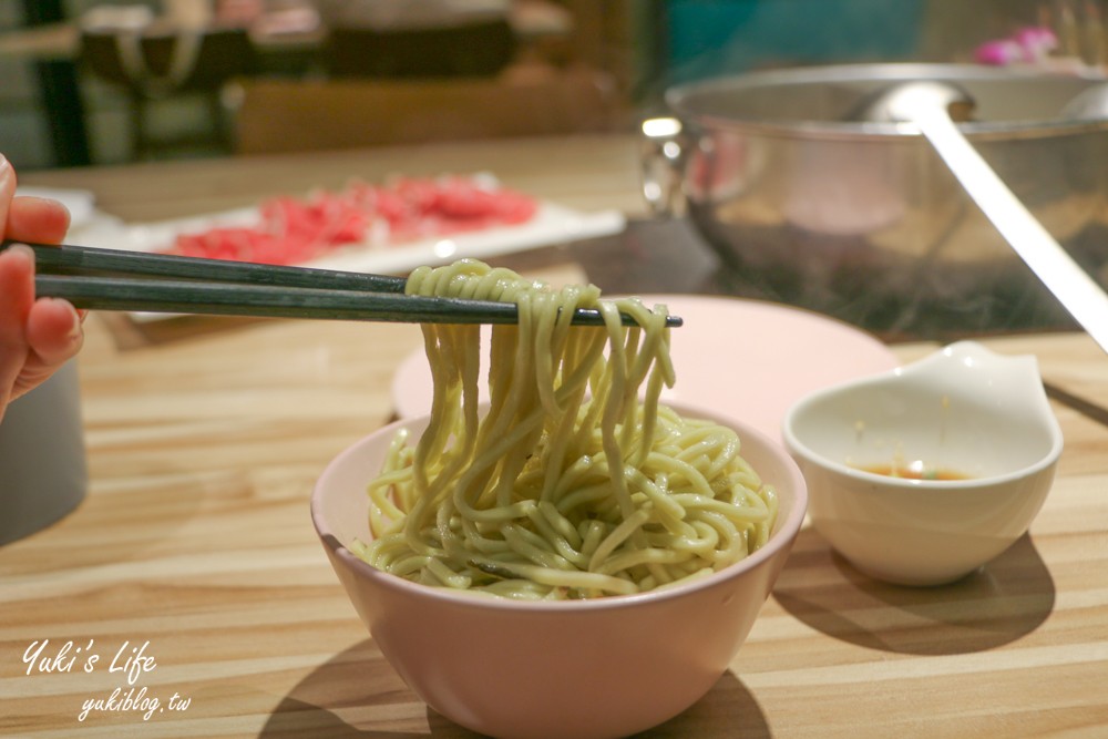 台北美食【汆食作伙鍋】有親子遊戲區還收你家用費!特殊蔬菜、天然湯底太特別了!( 民權西路站) - yuki.tw