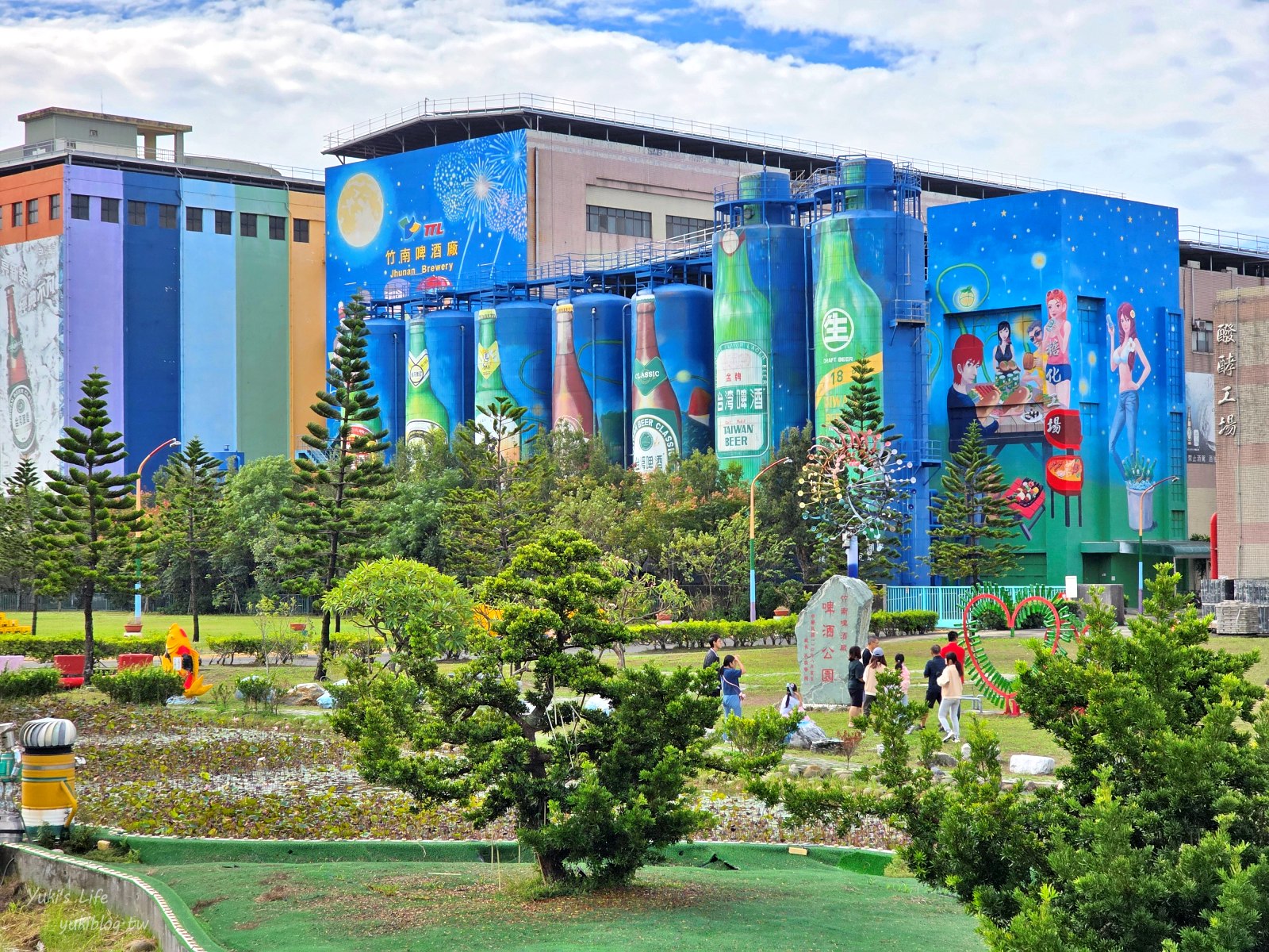 20251030145735_0_a5b352 苗栗免費景點【竹南啤酒廠】巨型啤酒也太壯觀!來觀光工廠看老煙囪與發酵桶的大改造!