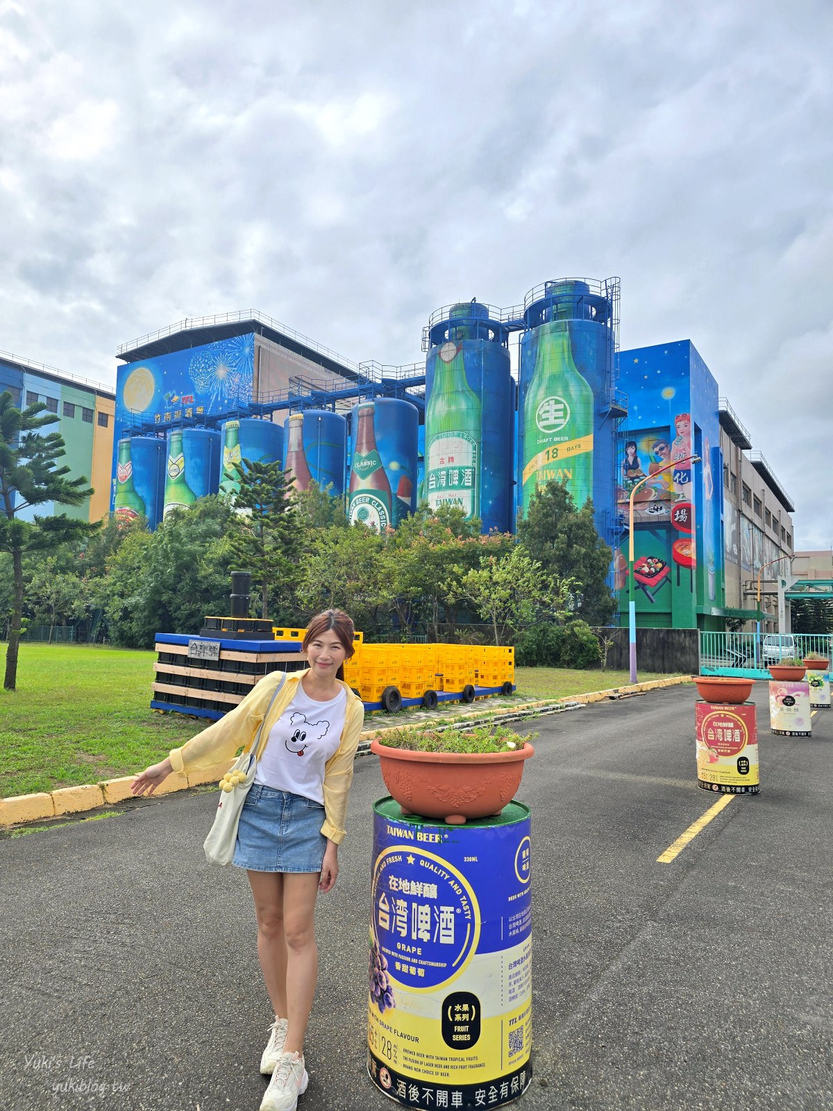 20251030150126_0_686a72 苗栗免費景點【竹南啤酒廠】巨型啤酒也太壯觀!來觀光工廠看老煙囪與發酵桶的大改造!