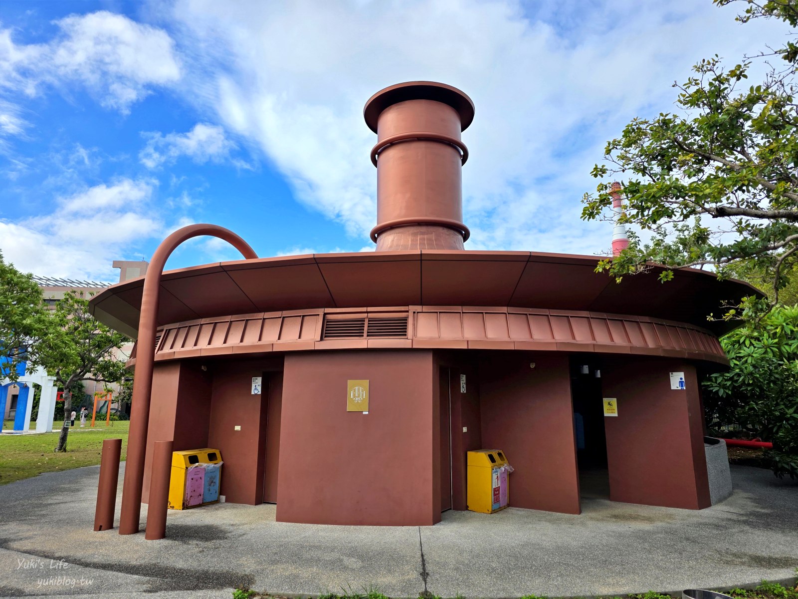 20251030150224_0_0ce50b 苗栗免費景點【竹南啤酒廠】巨型啤酒也太壯觀!來觀光工廠看老煙囪與發酵桶的大改造!