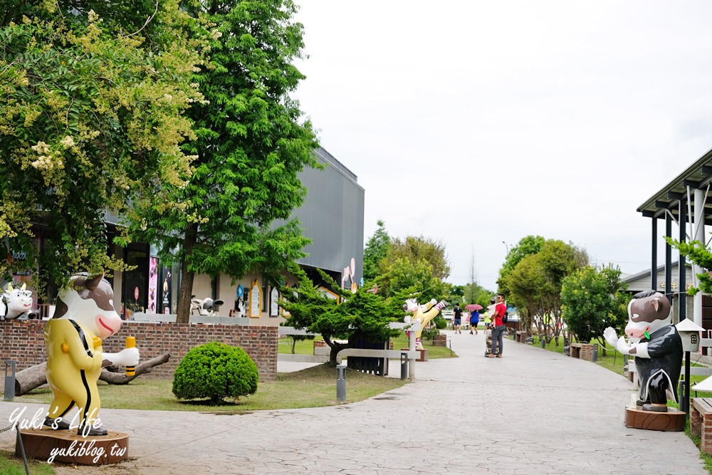 雲林景點【千巧谷牛樂園牧場】免門票乳牛主題親子好去處！玩沙、餵牛、豬舍文青咖啡館吃窯烤pizza - yuki.tw