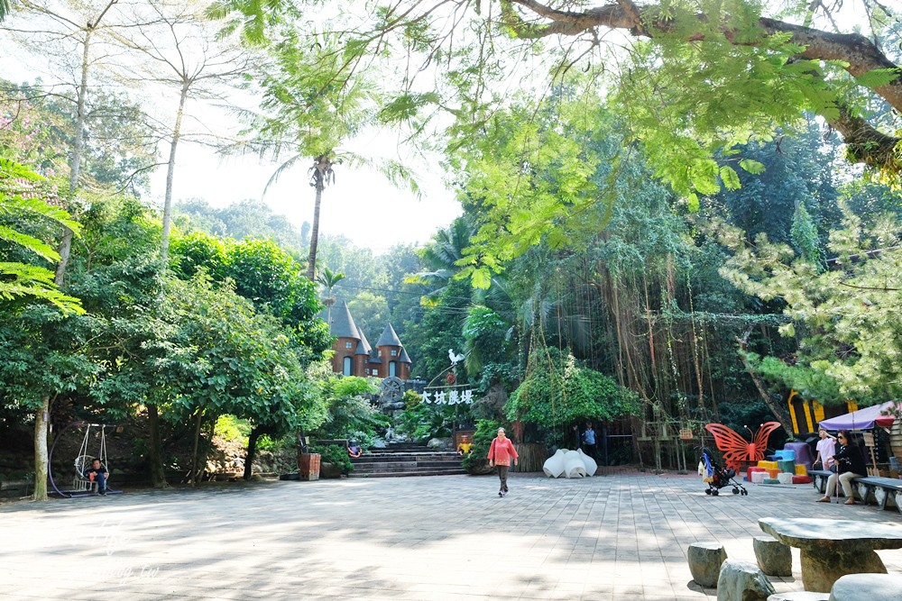 浪漫紫藤花隧道，還有可愛動物趴趴造！隱藏版碳烤山土雞 - yuki.tw