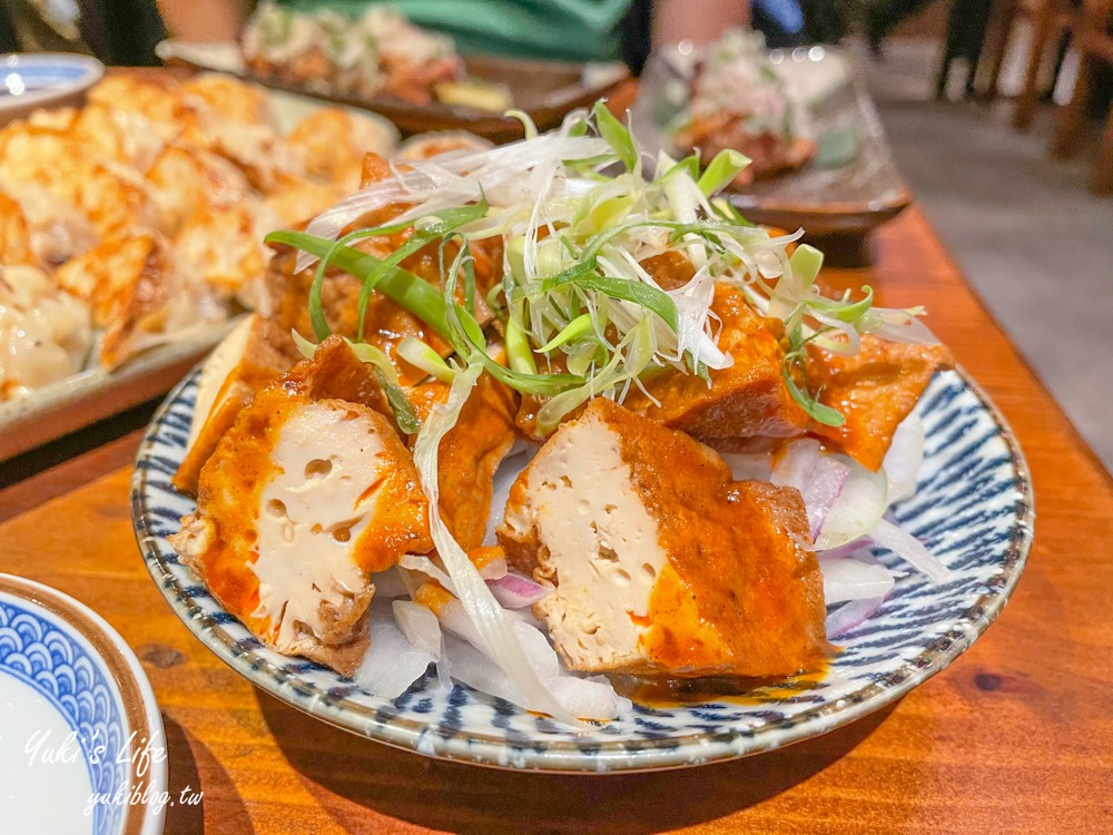 台北美食【阿郎薄皮餃子台式小酒館】 18cm超長特色煎餃/串燒、炸物、滷味下班好去處(捷運忠孝敦化站) - yuki.tw