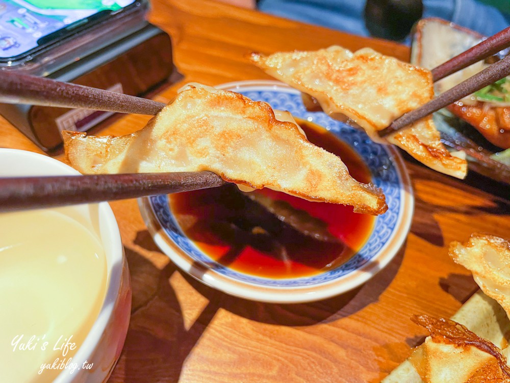 台北美食【阿郎薄皮餃子台式小酒館】 18cm超長特色煎餃/串燒、炸物、滷味下班好去處(捷運忠孝敦化站) - yuki.tw