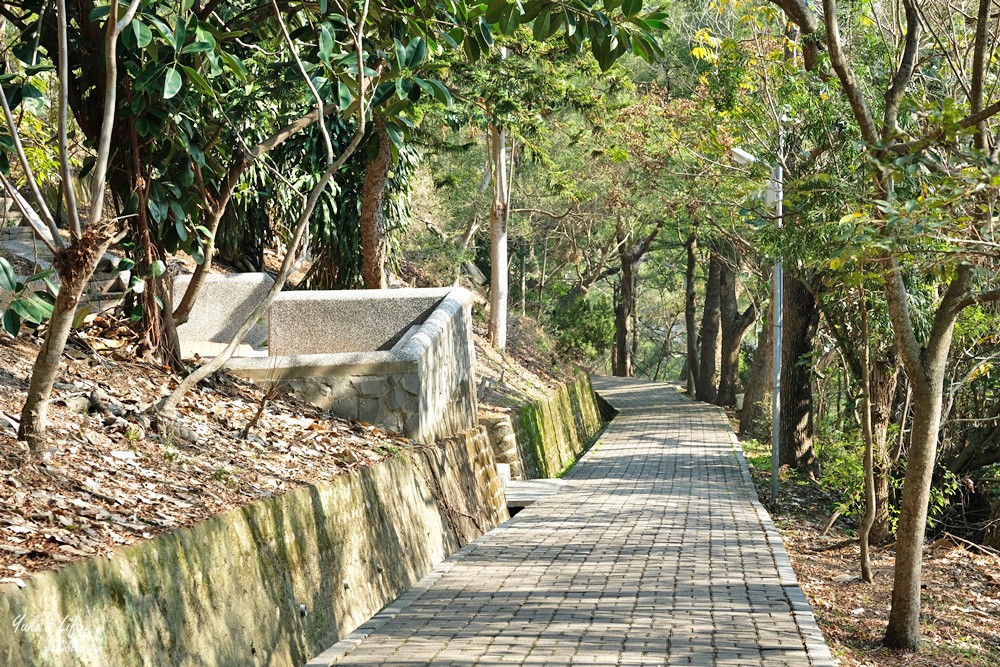 苗栗免費親子景點》功維敘步道~七彩迷幻百年隧道.還有超大車票等你拍(停車場資訊、導覽圖) - yuki.tw