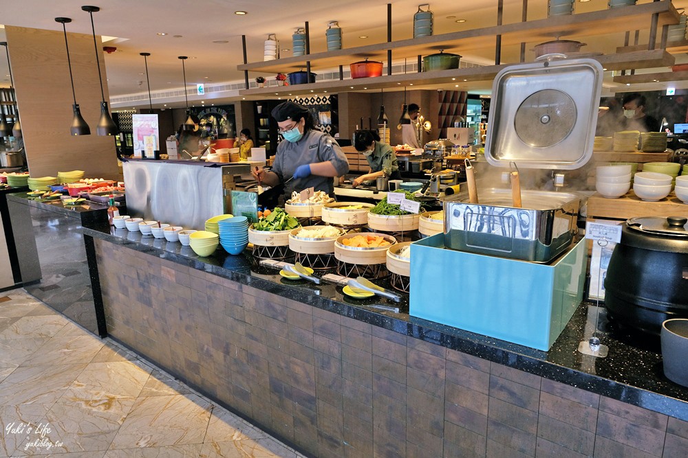 高雄住宿推薦》高雄中央公園英迪格酒店~豐富早餐太浮誇、頂樓景觀酒吧超有氣氛! - yuki.tw