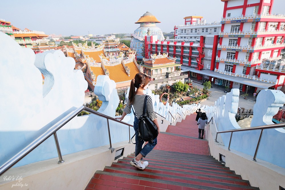 台南旅遊景點|麻豆代天府|滾輪溜滑梯,廟裡遊樂園,十八層地獄與天堂 - yuki.tw