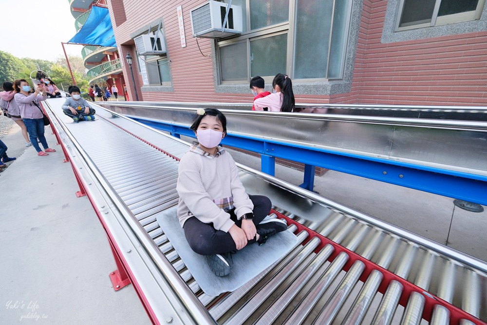 台南旅遊景點|麻豆代天府|滾輪溜滑梯,廟裡遊樂園,十八層地獄與天堂 - yuki.tw