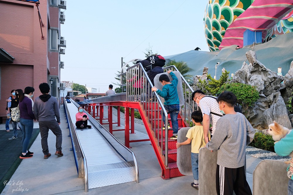 台南旅遊景點|麻豆代天府|滾輪溜滑梯,廟裡遊樂園,十八層地獄與天堂 - yuki.tw