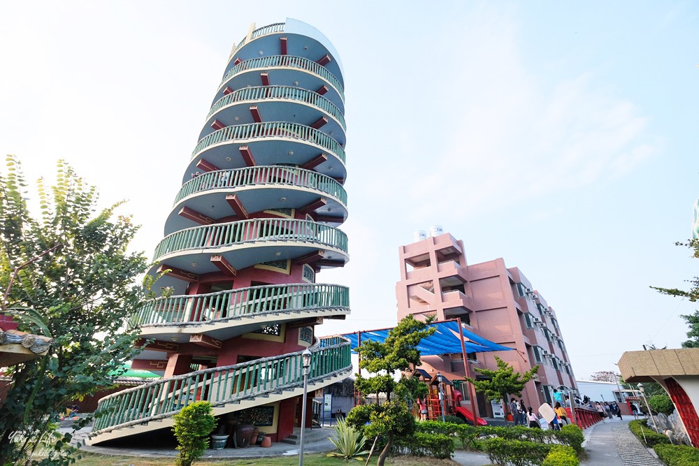 台南旅遊景點|麻豆代天府|滾輪溜滑梯,廟裡遊樂園,十八層地獄與天堂 - yuki.tw