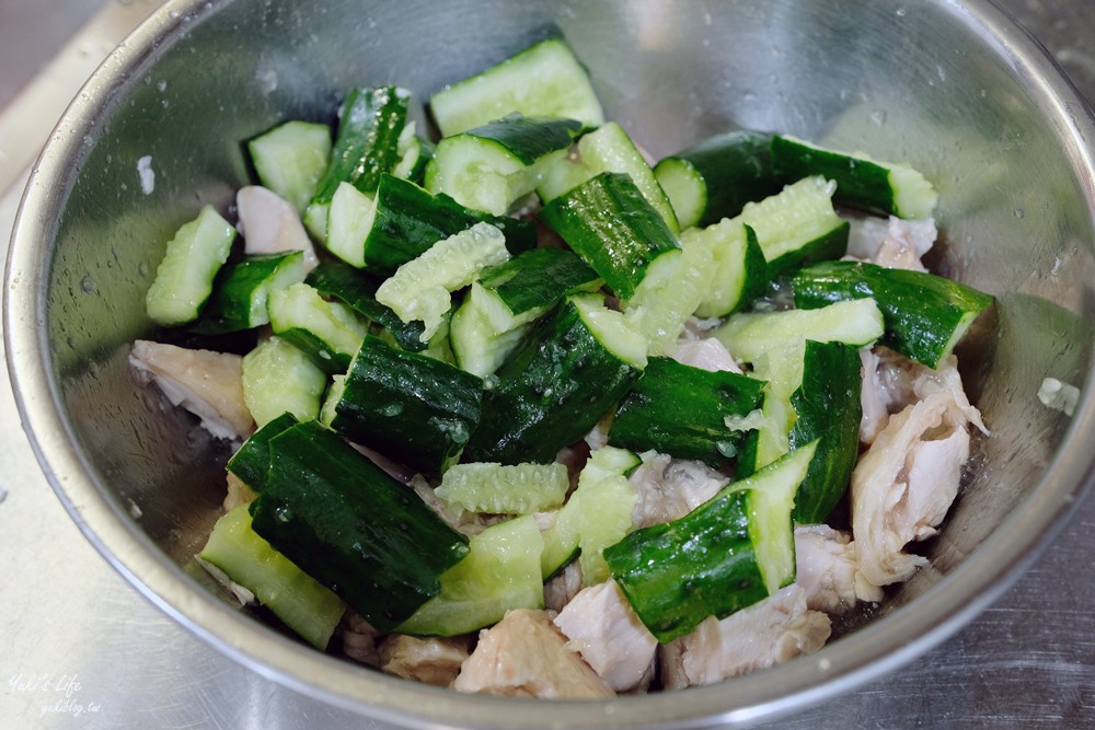 簡單食譜》百元鹹水雞作法，花不到10分鐘完成！超便宜食材在全聯就買的到！ - yuki.tw