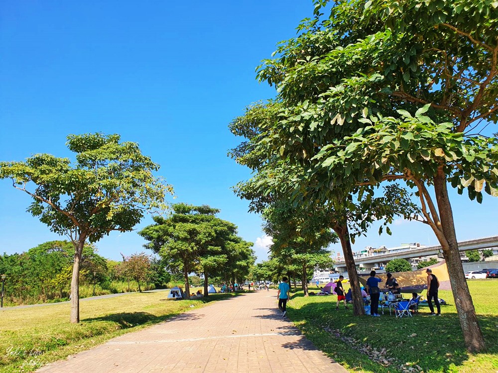 免費親子景點》浮洲藝術河濱公園vs羊咩咩的家～野餐大草皮，停車方便，騎腳踏車一日遊 - yuki.tw