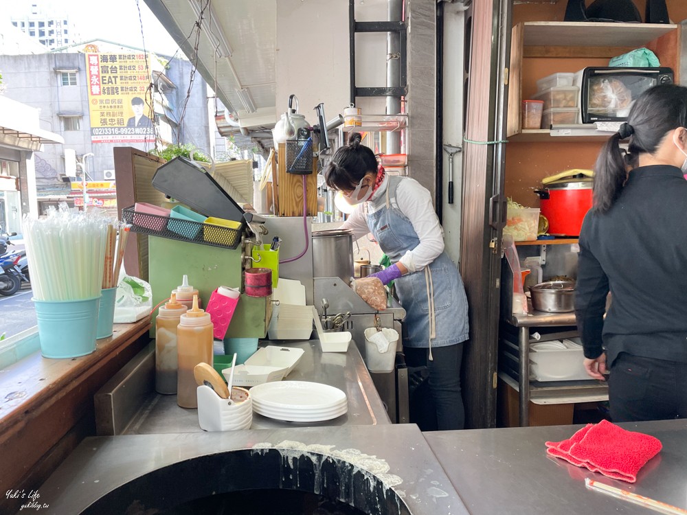 台北美食《城翔早午餐》特色豇豆脆皮蛋餅、大份量紫米飯糰~常常不到早上10點就賣光光(永春捷運站) - yuki.tw