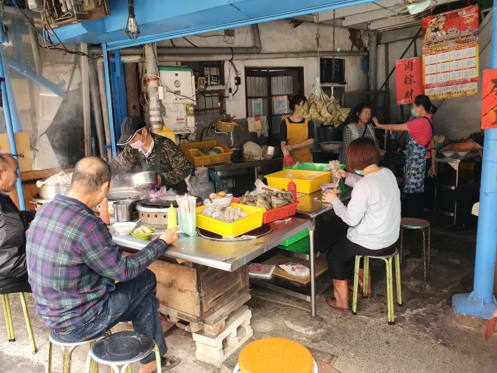 北港老街美食這樣吃一輪！北港一日遊銅板美食收藏起來~北港星巴克、北港天空之橋一次逛透透(停車場) - yuki.tw