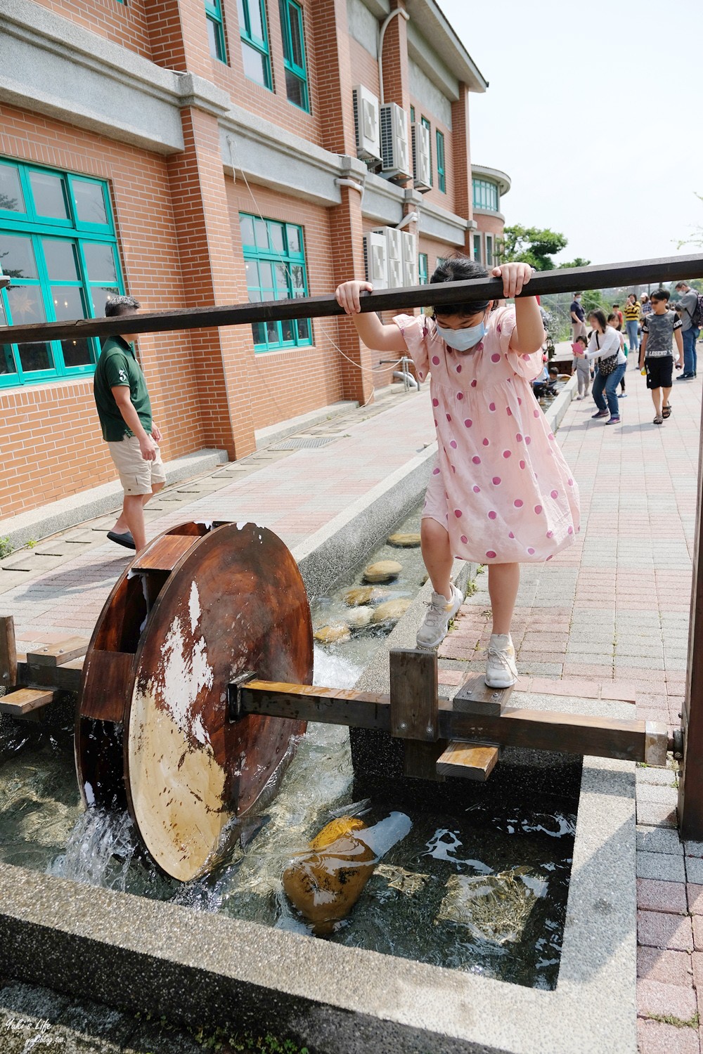 新竹景點》湖口好客文創園區~免門票親子懷舊好去處！ 童玩、玩水、藝術裝置好好逛～ - yuki.tw