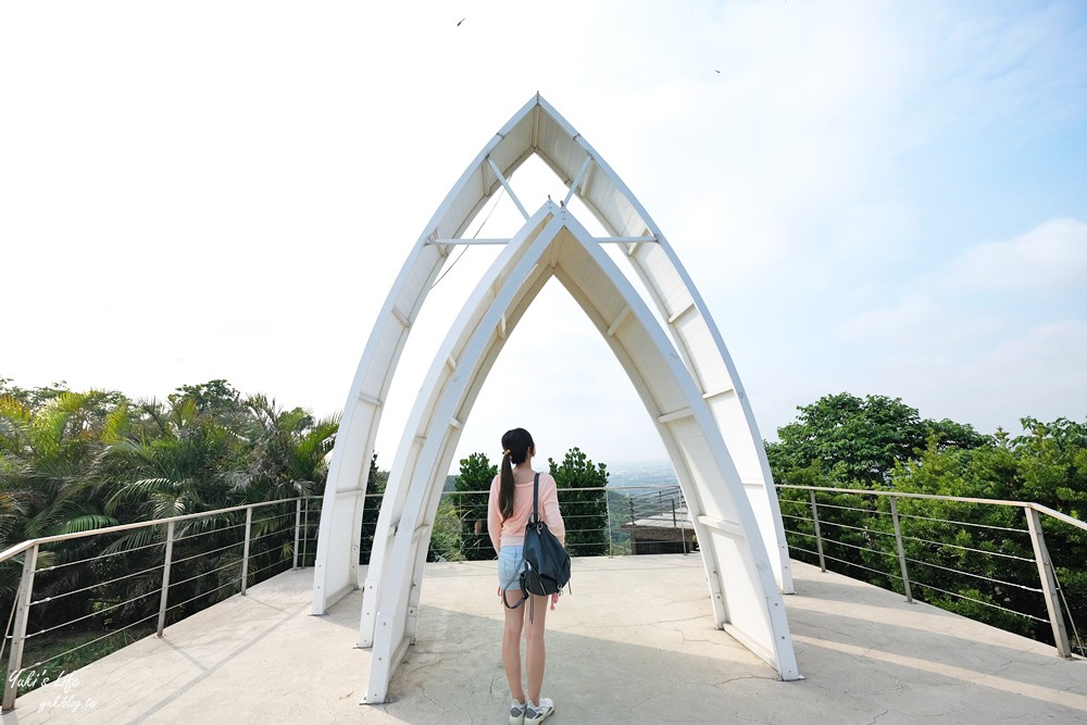 希臘風建築，草皮適合親子活動還能賞夜景！山丘上景觀咖啡館～悠閒氛圍真棒～ - yuki.tw