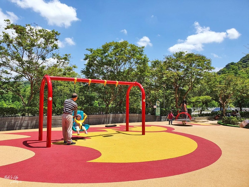 台北內湖親子景點》湖山6號公園~大湖公園旁消防車特色遊戲場！搭捷運野餐出遊去～ - yuki.tw