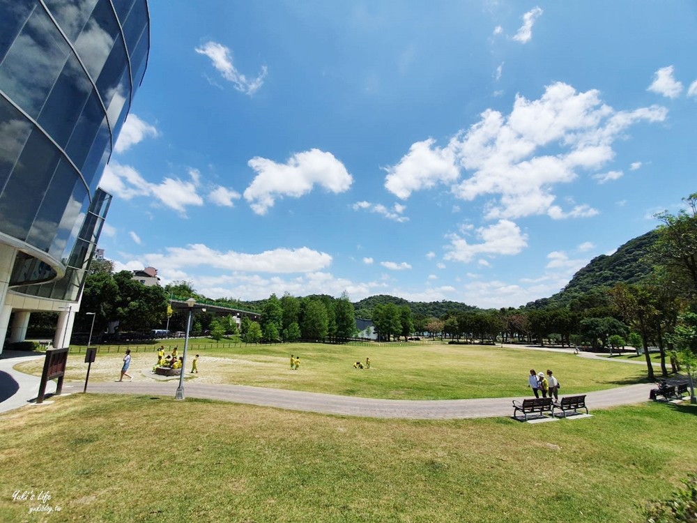 台北內湖親子景點》湖山6號公園~大湖公園旁消防車特色遊戲場！搭捷運野餐出遊去～ - yuki.tw