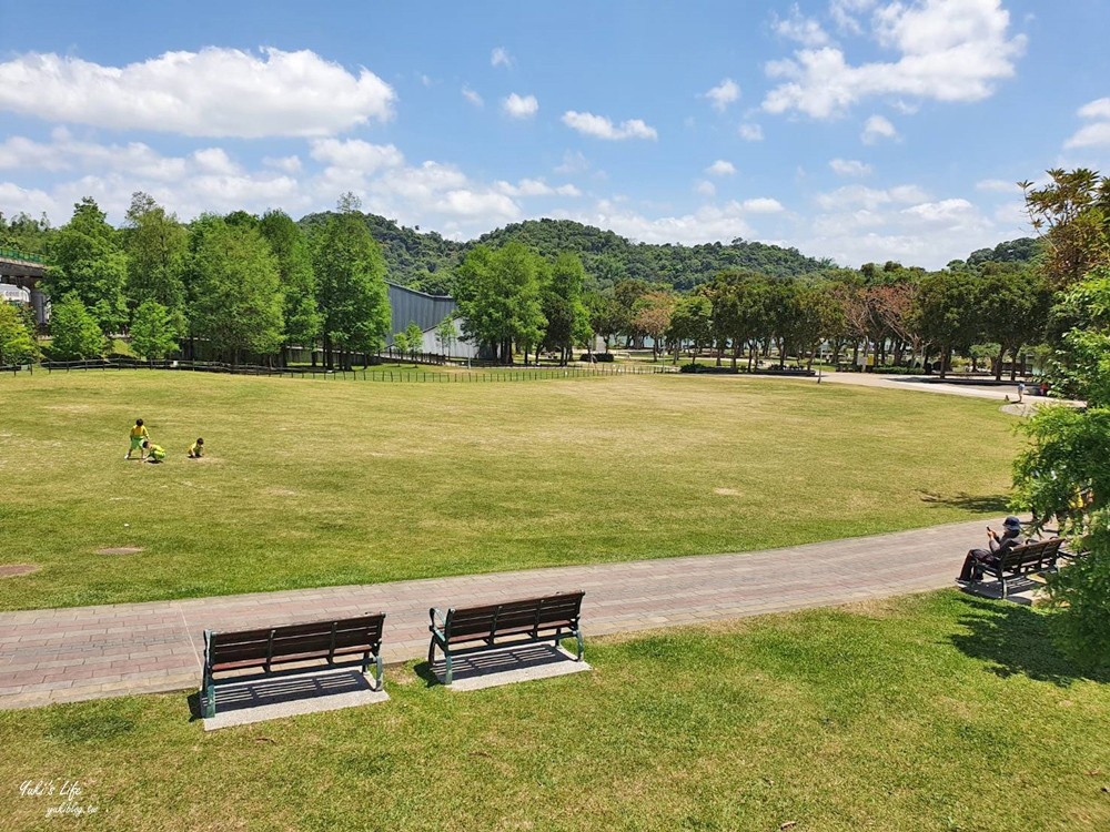 台北內湖親子景點》湖山6號公園~大湖公園旁消防車特色遊戲場！搭捷運野餐出遊去～ - yuki.tw