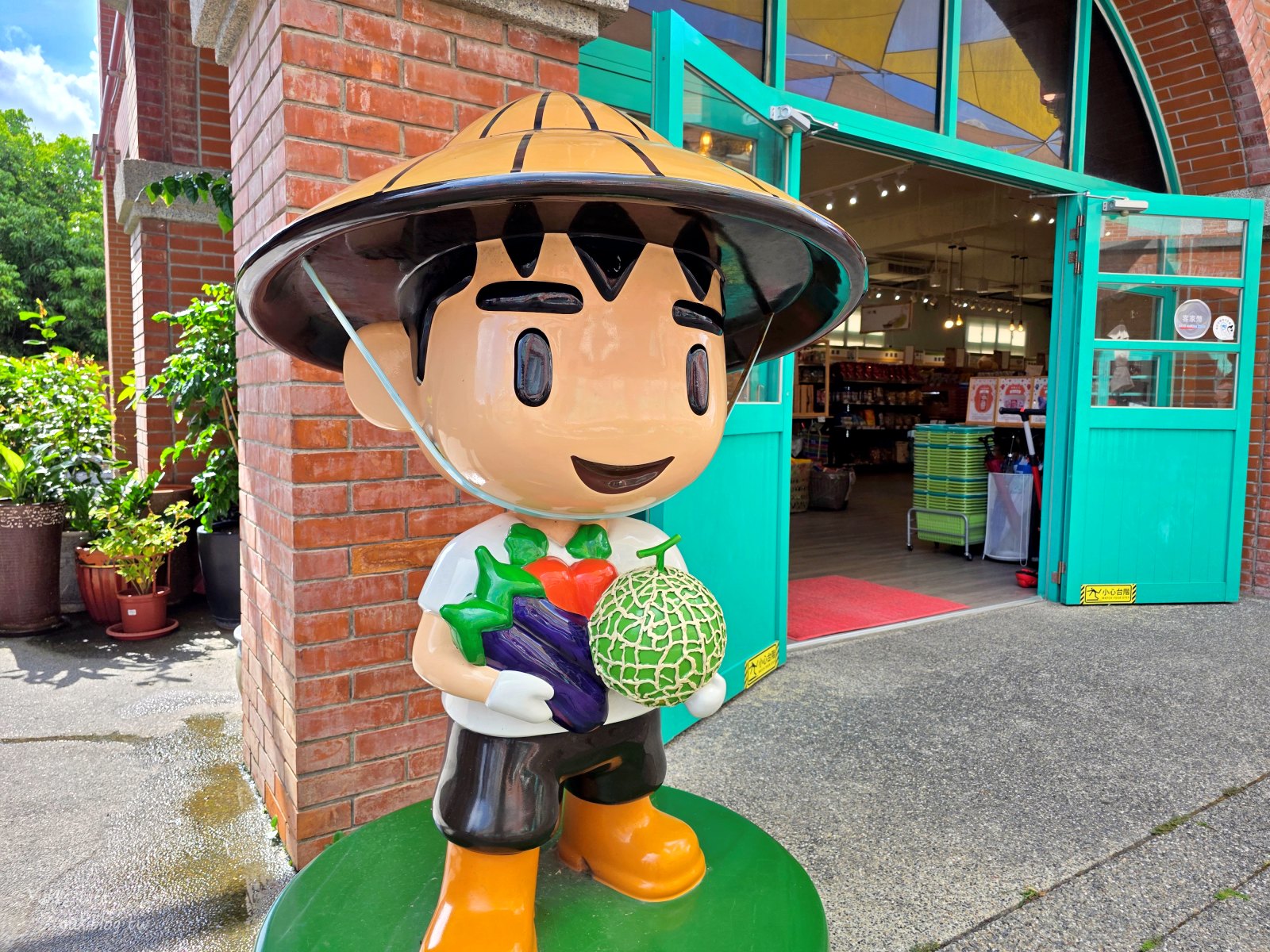 20251001145234_0_85df5a 新竹必訪免門票景點:湖口好客文創園區,懷舊童趣結合巨型水果打卡地標,全家大小都愛!